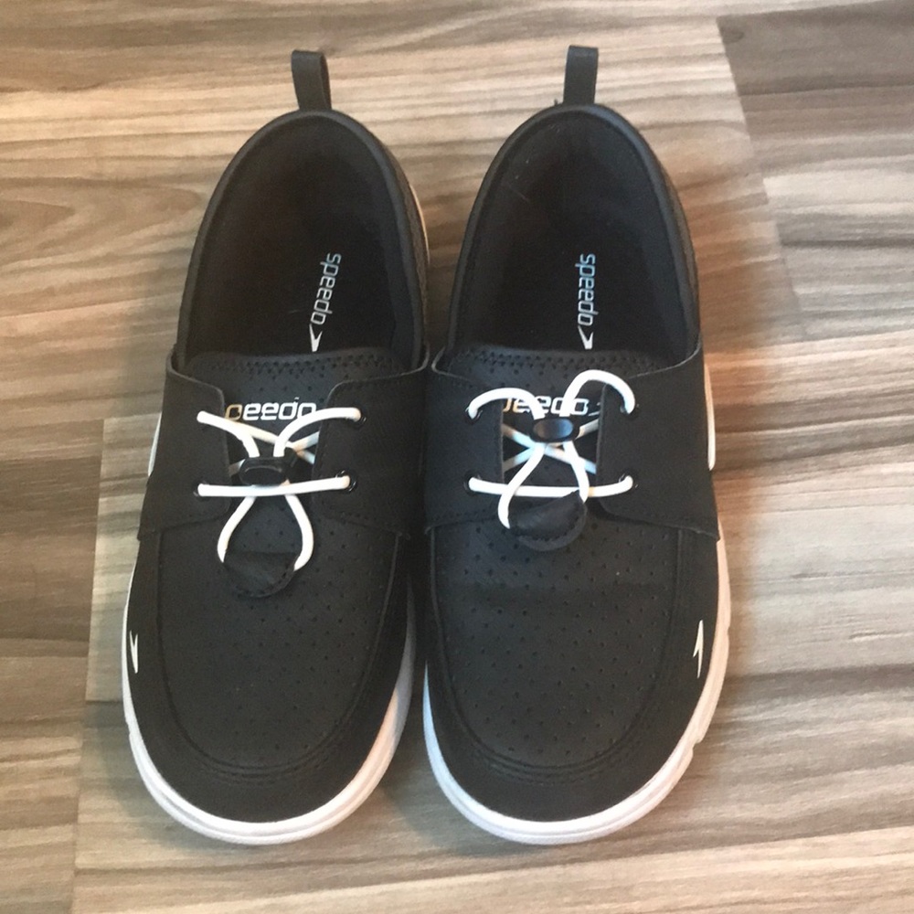 Speedo tennis shoes
